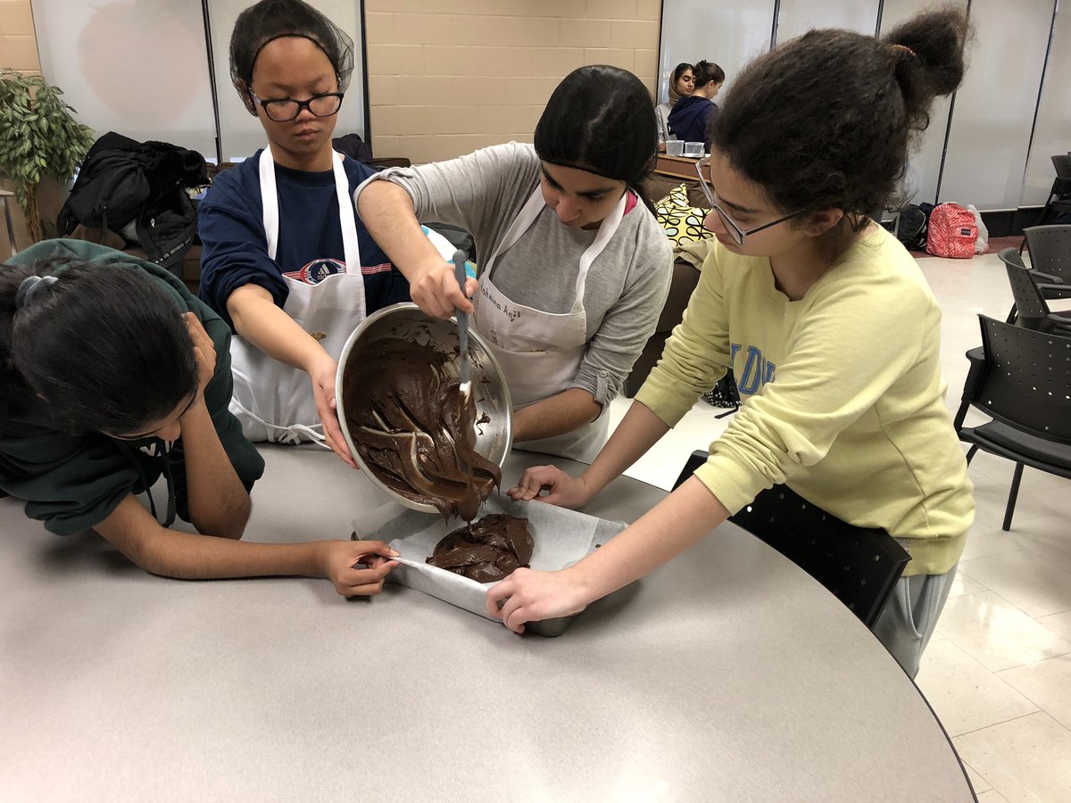 Birrellrocks's tweet photo. #WeBakeForChange @metowe @RHSSH4H @RickHansenPDSB fundraiser for @VictimServPeel #InternationalWomensDay #Feminism @PeelSchools @ClimatePeel @IreneFrankland https://t.co/sNHM1ccJeu