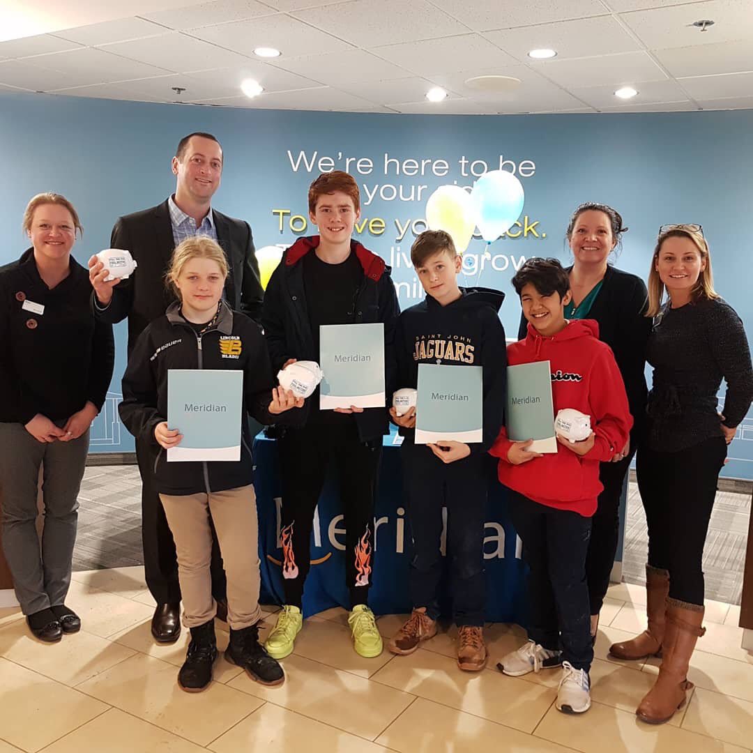 18Mane7's tweet photo. Great community support from @MeridianCU raising funds for @PathstoneMH 
#pathstonentalhealth
#meridiancreditunion
#raisingfunds
#fillthepig https://t.co/M5kB00wbWi