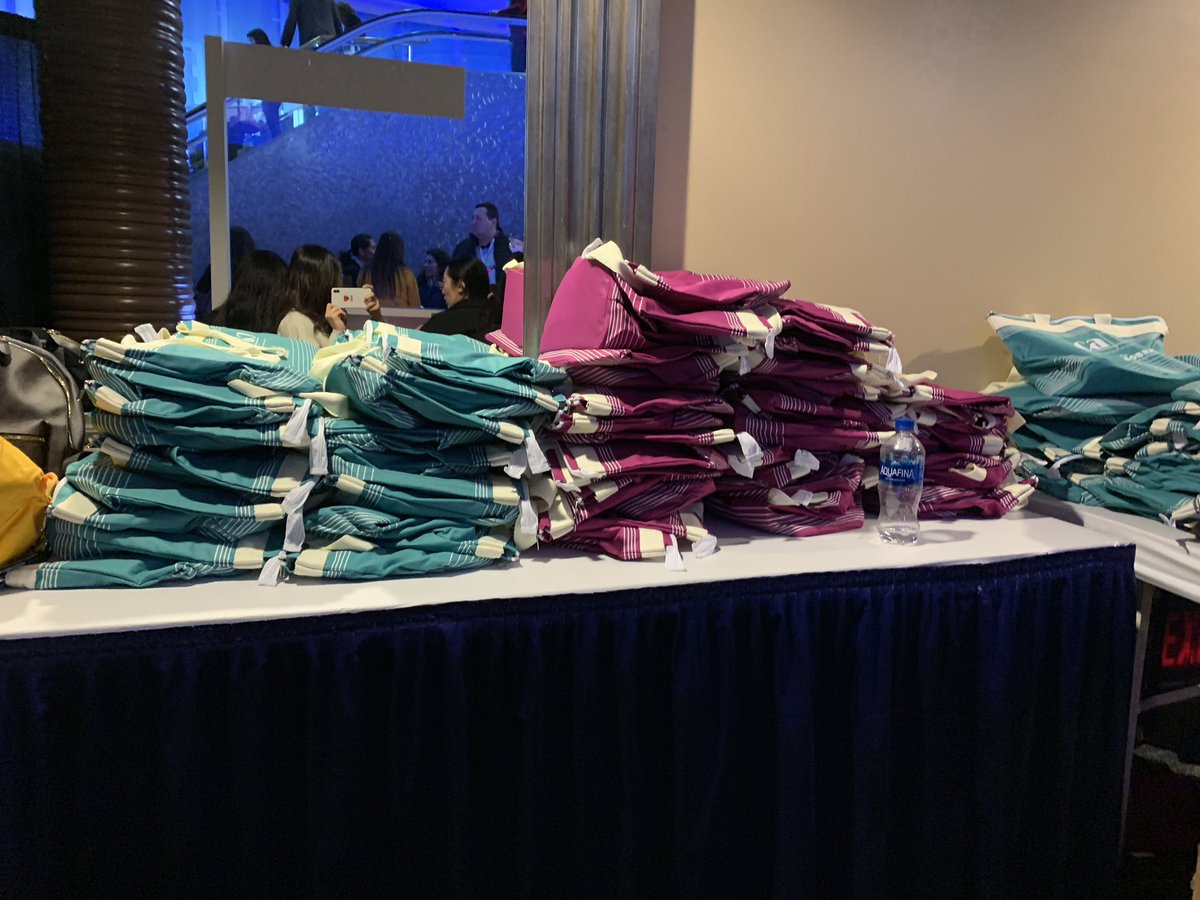 QIMENG90534486's tweet photo. Having fun with my classmates here volunteering at the Registration for Tote Pickup. We love this work! #pepperdineTESOL @PeppGSEP #CABE2019 @CABEBEBILINGUAL https://t.co/iDwCCTb8Pv