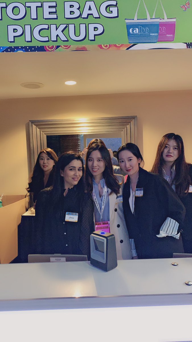 QIMENG90534486's tweet photo. Having fun with my classmates here volunteering at the Registration for Tote Pickup. We love this work! #pepperdineTESOL @PeppGSEP #CABE2019 @CABEBEBILINGUAL https://t.co/iDwCCTb8Pv