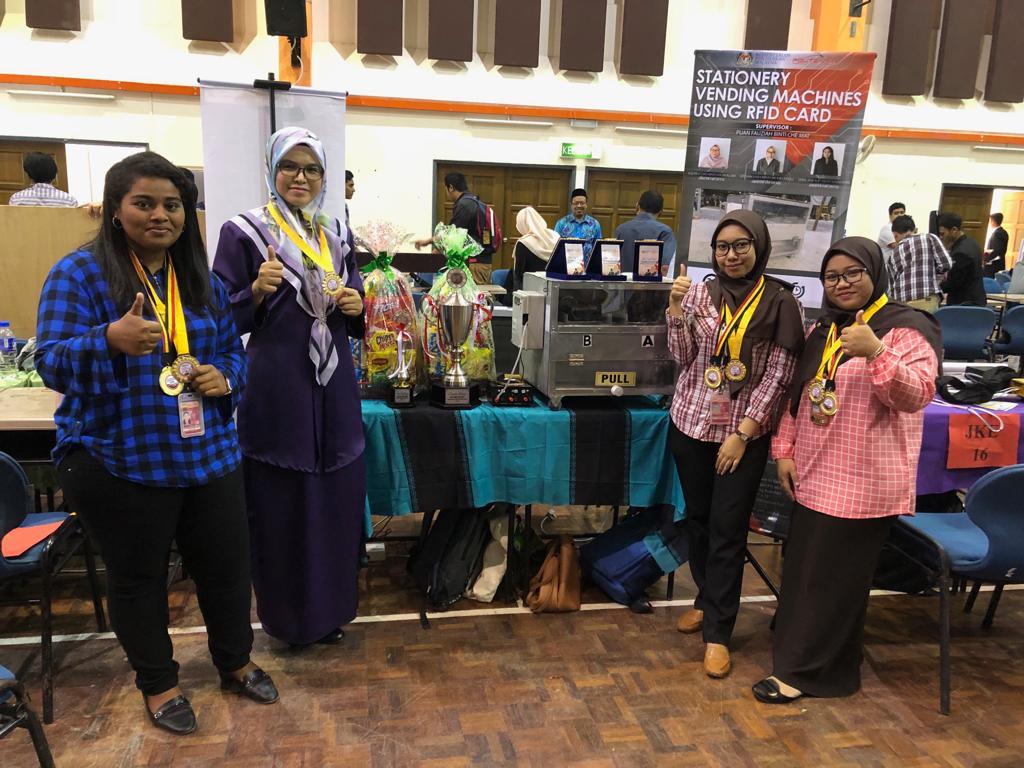 AqlinIzzati's tweet photo. Syukur Alhamdulillah , terima kasih kepada semua π Tidak sia2 penat lelah kami untuk menjayakan projek ini . Congratulations jugak untuk semua yang bertanding and yang dah berjaya βΊ
#fypdone
@twtPoliPd @HalijahFadli https://t.co/VWAqGVhQ2D