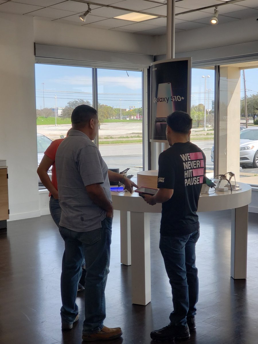 SalShalash's tweet photo. Just walked in to Eddie demoing our #GalaxyS10 device through Retail Mode and Jordan selling an S10 to our customers!
This day keeps on getting better and better!!
#launchs10knowledge #LaunchS10Sales
@Krivs14 @jim_eldredge https://t.co/DmHyfBfSB9