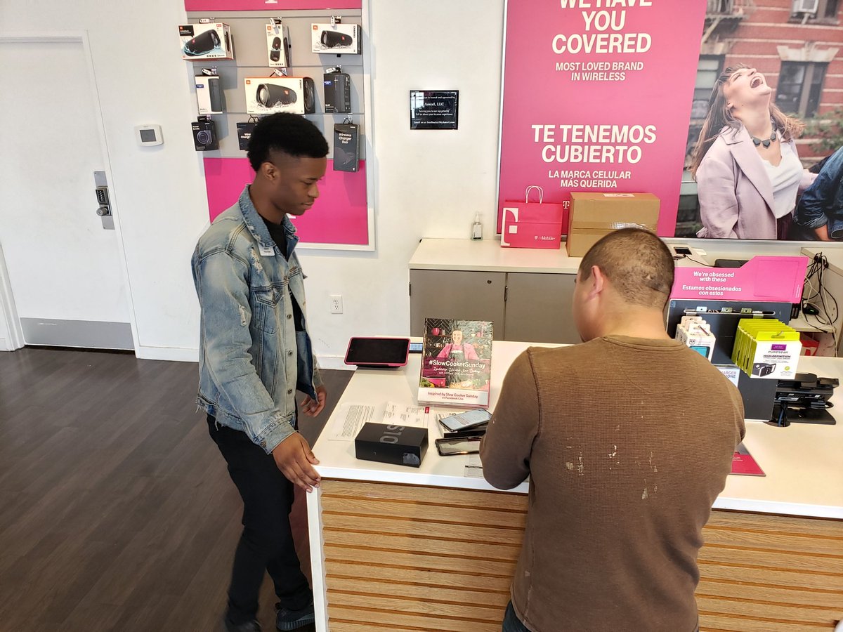 SalShalash's tweet photo. Just walked in to Eddie demoing our #GalaxyS10 device through Retail Mode and Jordan selling an S10 to our customers!
This day keeps on getting better and better!!
#launchs10knowledge #LaunchS10Sales
@Krivs14 @jim_eldredge https://t.co/DmHyfBfSB9
