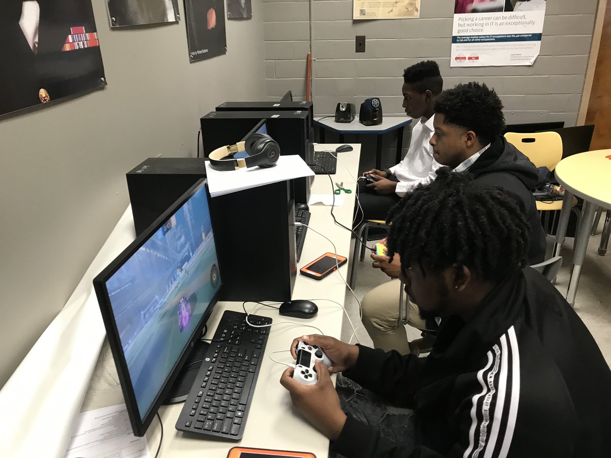 loucentralsport's tweet photo. Central eSports opened the Spring season today with Rocket League. 

We appreciate @slothesports hooking our team up with some awesome shirts and gaming mouse pads.

@KHSAA @playvs https://t.co/P6eVKOSKps