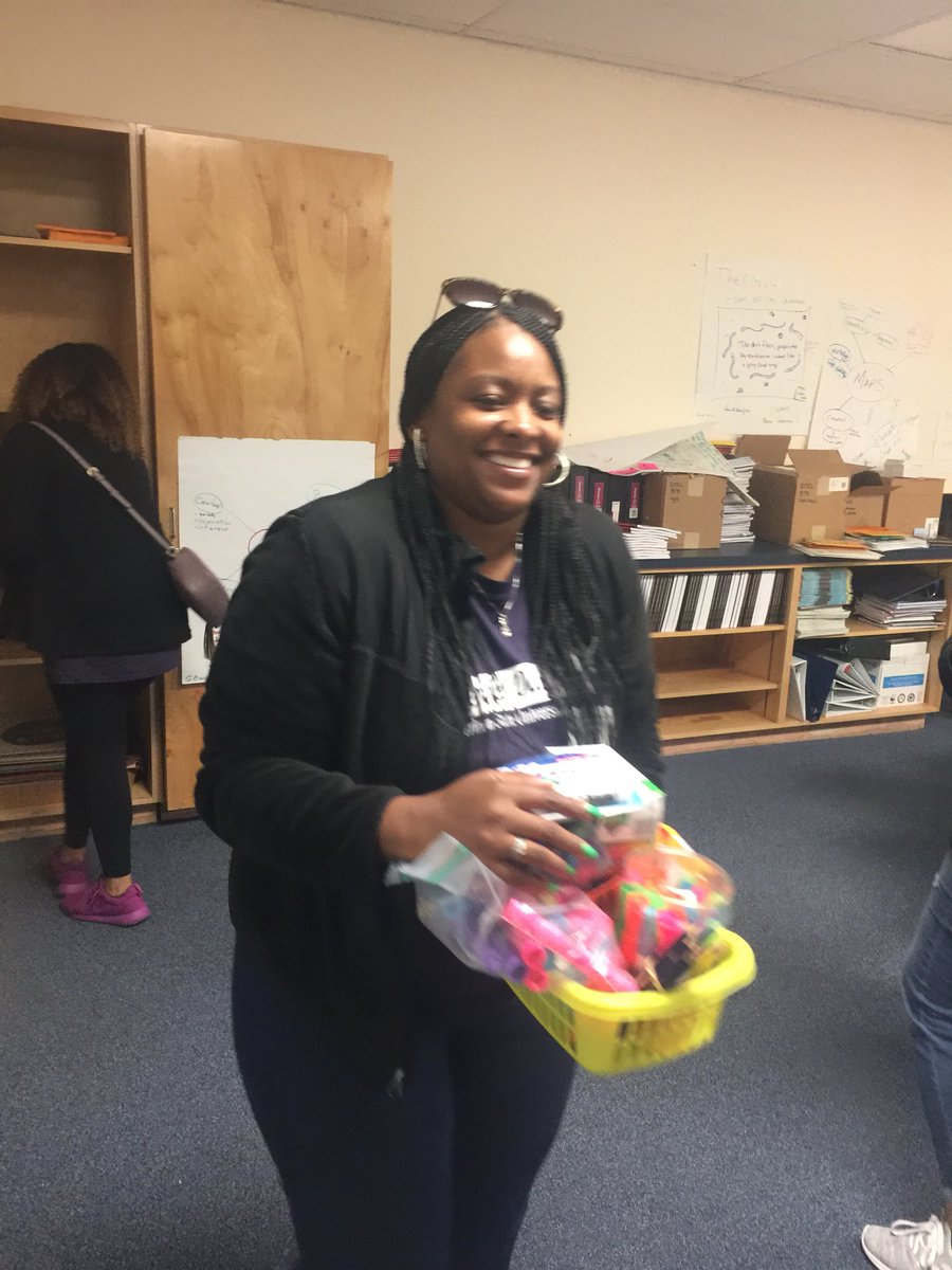 DrNPJones's tweet photo. An awesome manner to spend our time during social work month is with @INAFWISD #Tarletonserves #TarletonService19 #TarletonSOCWserves https://t.co/SMQvuNldha