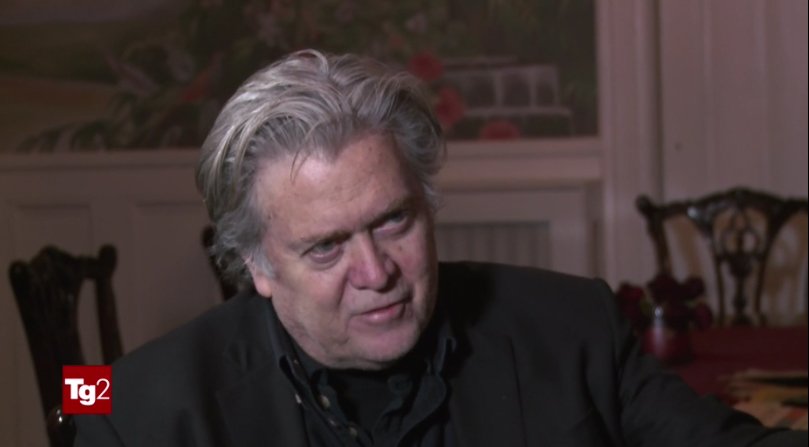 captblicero's tweet photo. Della serie "Abbiamo Tutti I Media Contro": compendio di un giovedì sera qualunque.

Al #TG2Post, comizio fiume di Bannon senza uno straccio di domanda.

(Ricordo che l'unico ruolo di Bannon è quello di saltare sul carro della destra radicale europea > https://t.co/afwKlno1S9) https://t.co/4k0P9FTYwH