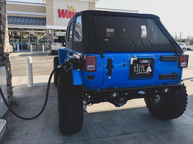 Filling up the tank on #thirstythursday! When do you fill up? Half tank or wait till it’s empty? 🔶🔶🔶🔶🔶
#jeep #jeeps #jeepbeef #jeepwrangler #wrangler #jk #jku #itsajeepthing #jeeps_only #jeepaddiction #jeeplife #jeepporn #jeepfamily #rubicon #sah… ift.tt/2Whgh5k