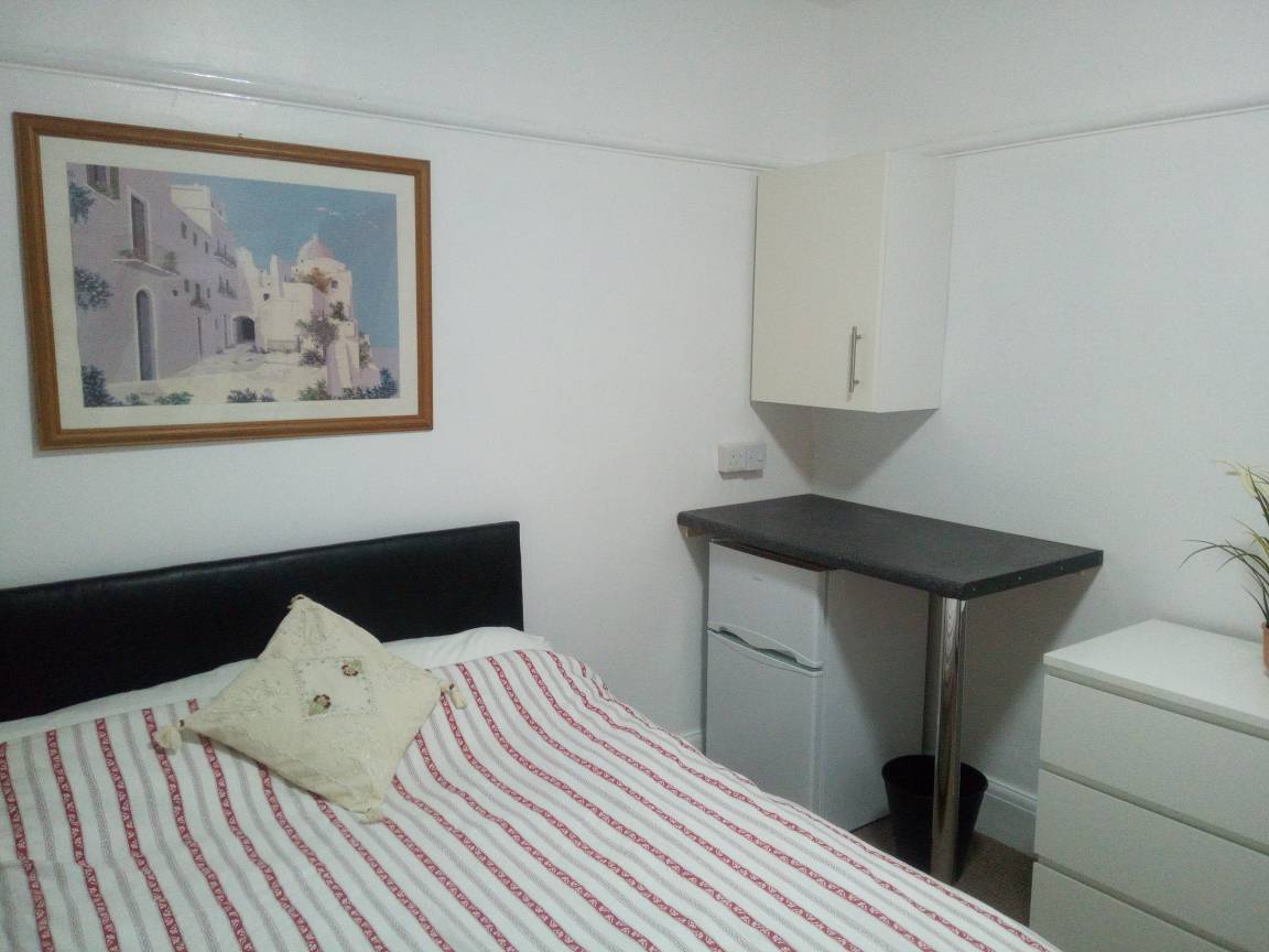 LetsDelightUK's tweet photo. All the rooms in a #LetsDelight #SharedLivingProject come with their own fridge/freezer and are fitted out ready to move into.
#CovHour https://t.co/QtNV65ffuz