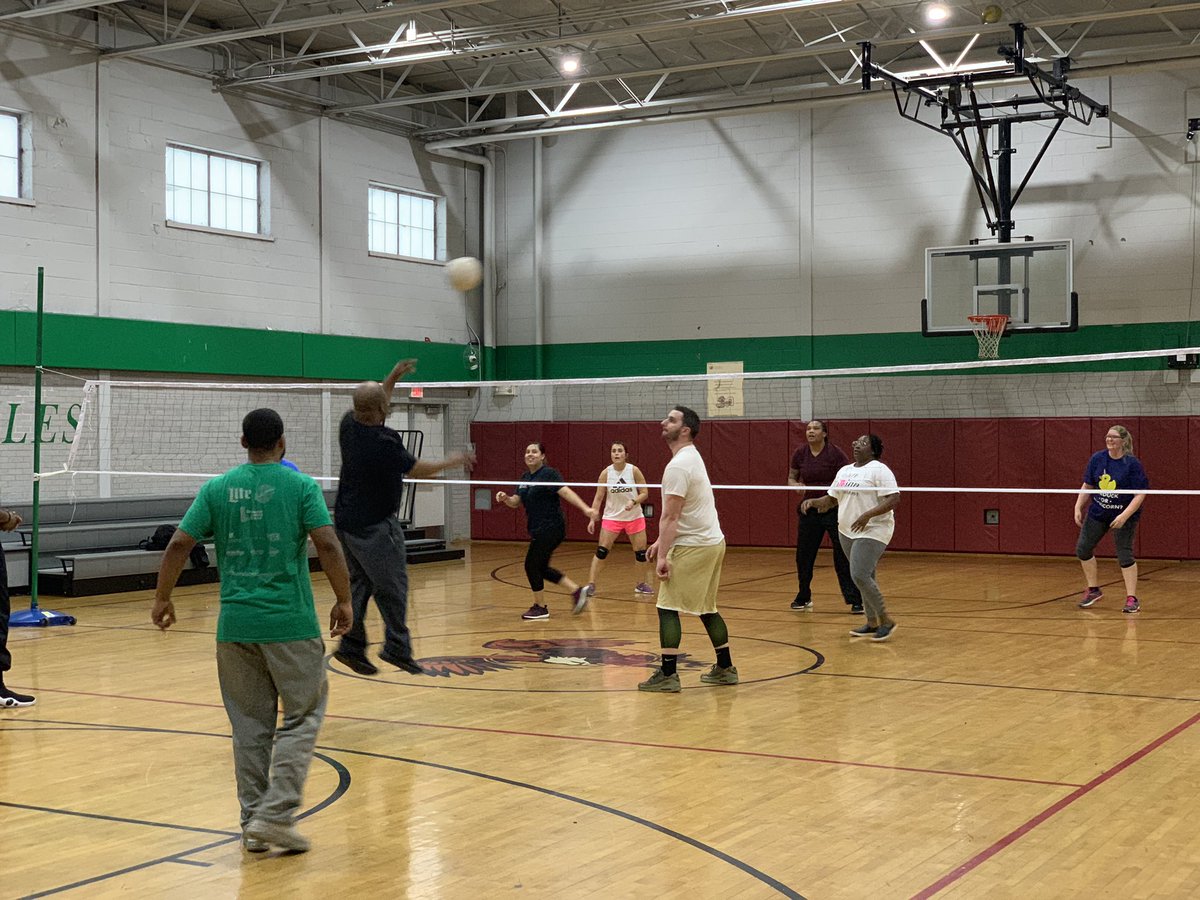 Gibson_Educator's tweet photo. @SchoolEastside Staff game of Volleyball was INTENSE!!! Who will bring home the “W”??? @DrSermonsESCS @EscsHart @MsStearnsESCS @Mrparkerescs @GonzalezESCS @BondESCS #EastsideCharterSchool #Culture #WatchUsWork 🏐🥇🥈🥉🏆 https://t.co/OdUZ3B5Yq1