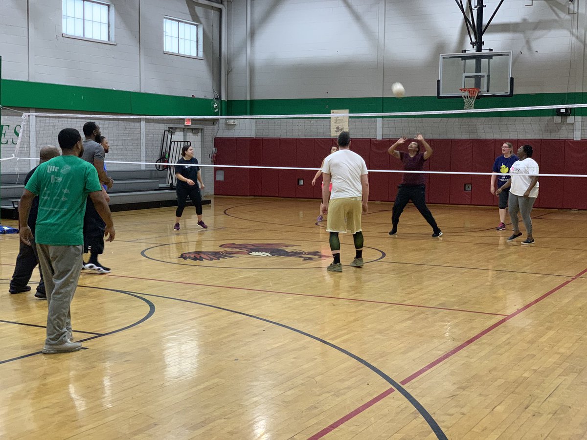 Gibson_Educator's tweet photo. @SchoolEastside Staff game of Volleyball was INTENSE!!! Who will bring home the “W”??? @DrSermonsESCS @EscsHart @MsStearnsESCS @Mrparkerescs @GonzalezESCS @BondESCS #EastsideCharterSchool #Culture #WatchUsWork 🏐🥇🥈🥉🏆 https://t.co/OdUZ3B5Yq1