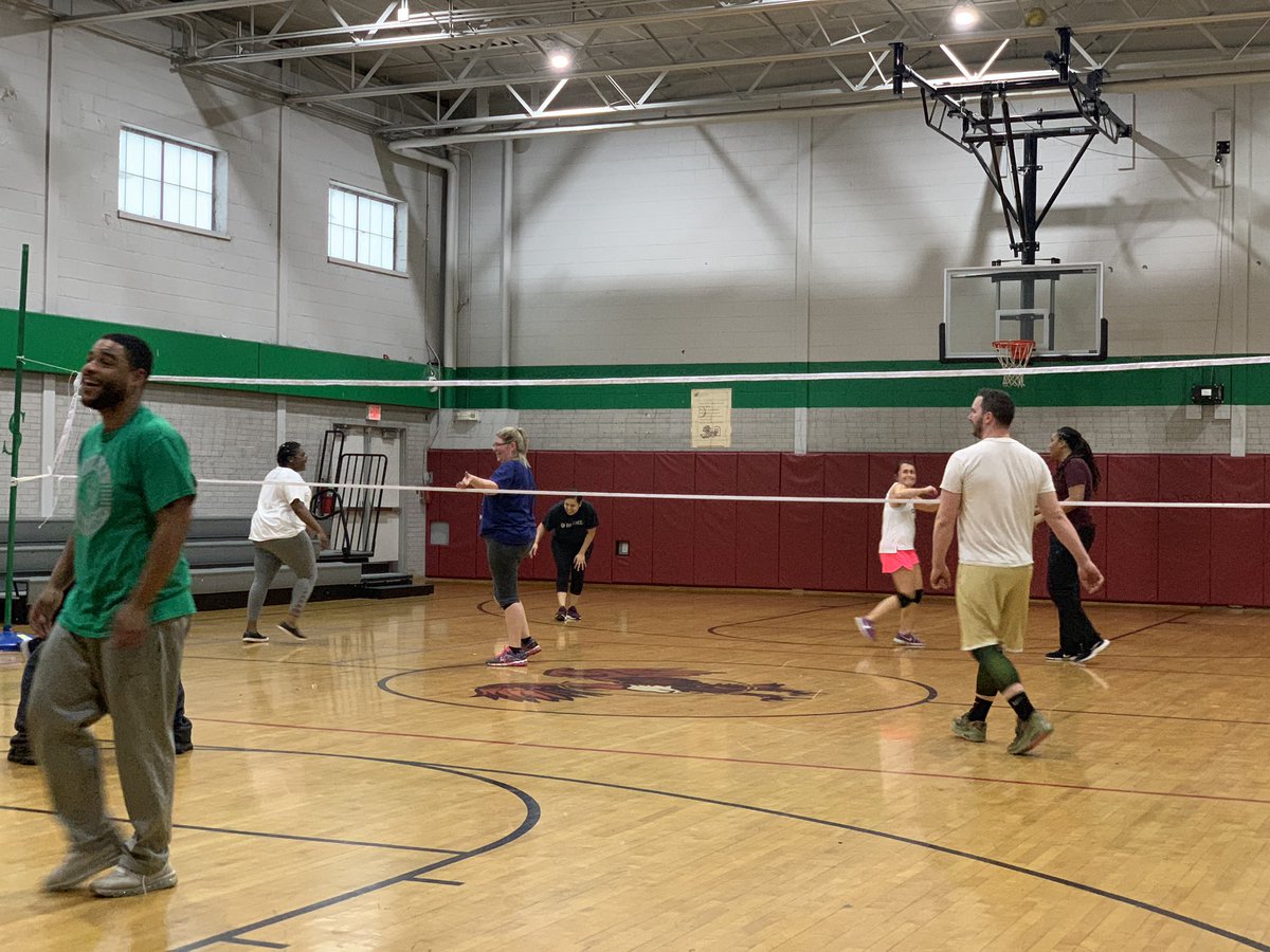 Gibson_Educator's tweet photo. @SchoolEastside Staff game of Volleyball was INTENSE!!! Who will bring home the “W”??? @DrSermonsESCS @EscsHart @MsStearnsESCS @Mrparkerescs @GonzalezESCS @BondESCS #EastsideCharterSchool #Culture #WatchUsWork 🏐🥇🥈🥉🏆 https://t.co/OdUZ3B5Yq1