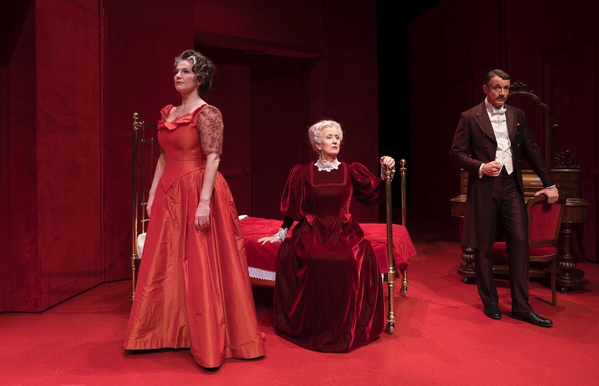 MusicalReports's tweet image. Recensie: A Little Night Music van de @Reisopera valt niet te missen!  

“...een voorstelling waar muzikaal alles klopt en het publiek tevens wordt getrakteerd op een goed spelende cast, een spannend decor en waanzinnige kostuums “

musicalreports.nl/2019/03/21/muz…