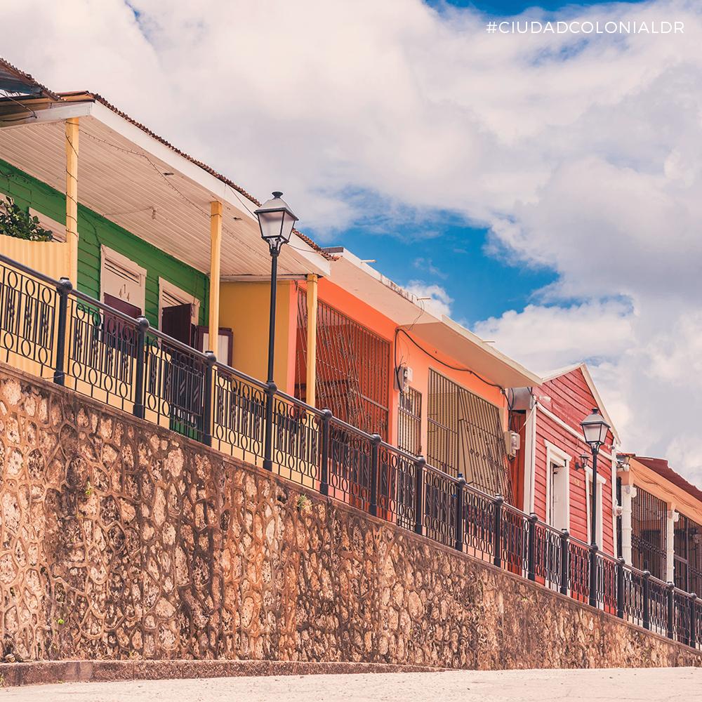 CiudadColoniaDR's tweet photo. These beautiful colorful houses have been a symbol of the city for its attractive contrast. Do you know where they are located? #CiudadColonialDR https://t.co/u8G5tlDQFb