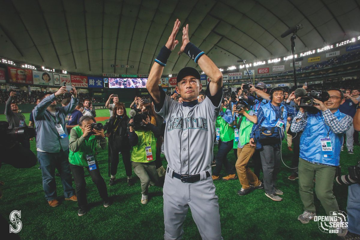 Mariners's tweet photo. 👏 I-CHI-RO! I-CHI-RO! I-CHI-RO! 👏

#ThanksIchiro https://t.co/L4EhraNqTX