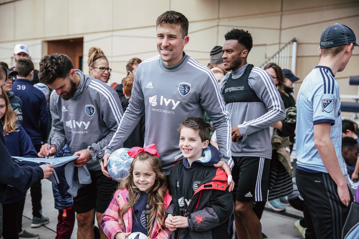 sportingkcyouth's tweet photo. Yesterday morning was our first #SportingClubNetwork open training of the year! Lots of smiles after seeing all our favorite @SportingKC players (or coach) 😁 https://t.co/IqERG8GYgt