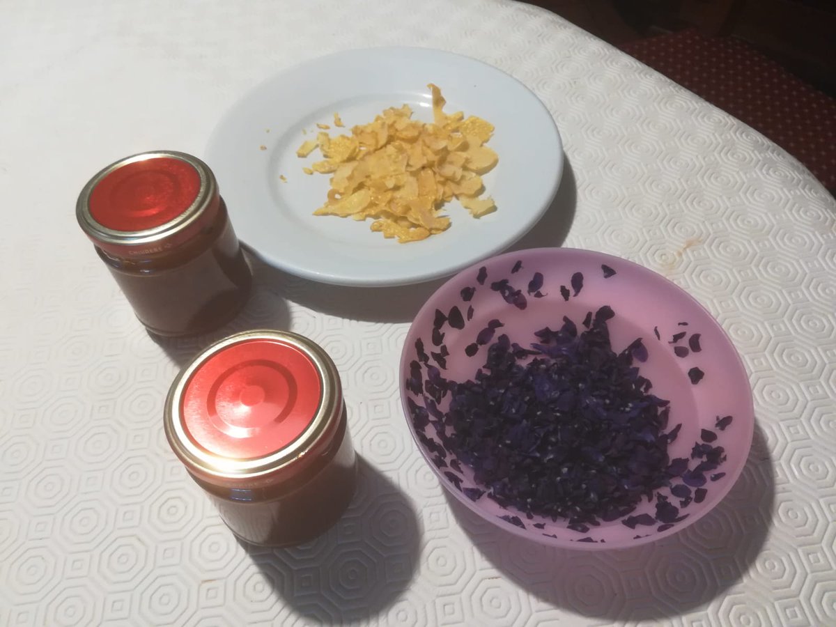 AnticaFiera's tweet photo. Oggi marmellata di violette! È forte l'Antica Fiera 😊 #anticafiera https://t.co/CjLTTr7Nlb