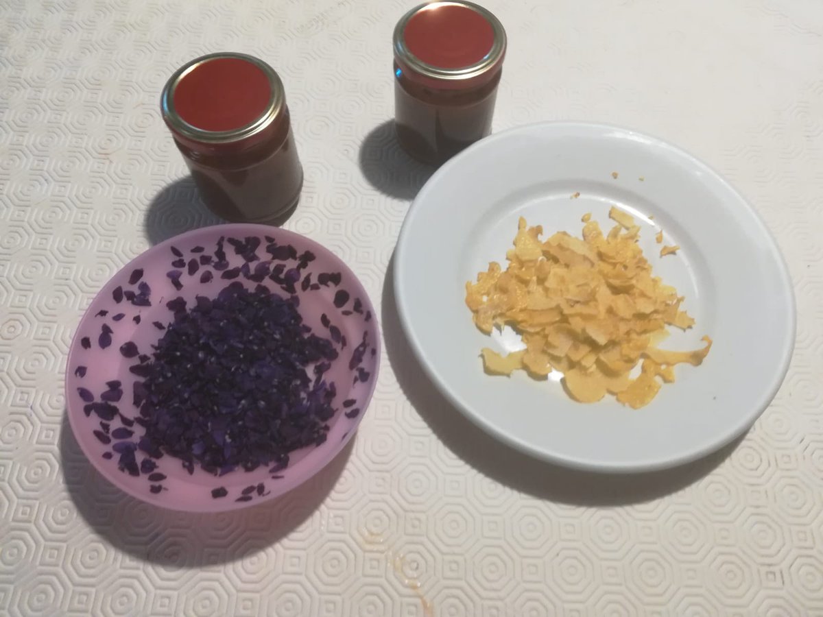 AnticaFiera's tweet photo. Oggi marmellata di violette! È forte l'Antica Fiera 😊 #anticafiera https://t.co/CjLTTr7Nlb