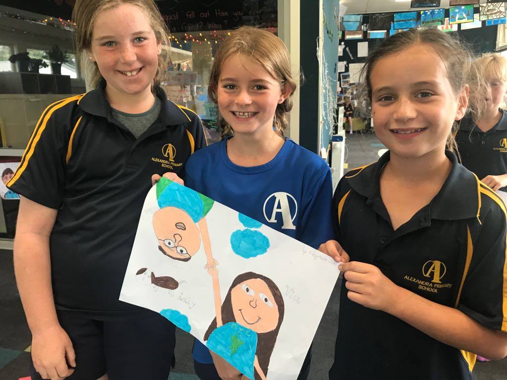 room3_aps's tweet photo. A drawing of Via, Justin and Daisy. @ChapterChatNZ #Cori #RubyH #Alexi https://t.co/fTderVfkEw