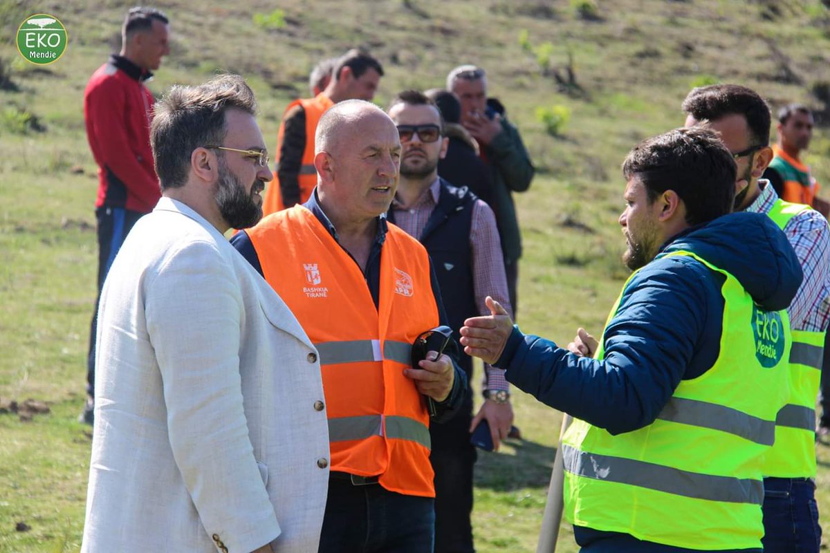 MendjeEko's tweet photo. Sot ne diten Nderkombetare te Pyjeve parkut te Vaqarrit ne Tirane i'u shtuan12.000 fidane pyjor.Pergezojme @Qarku_Tirane  &amp; @aprtirana  per iniciativen! 
@AldrinDalipi 
#EKOMendje 
#DhuroNjëPemë
#TiranaEGjelbër #ParqeTëBukuraNjerëzTëLumtur
#DuajeNatyrën
#APRTirana 
#BashkiaTiranë https://t.co/krPlbHFgDx
