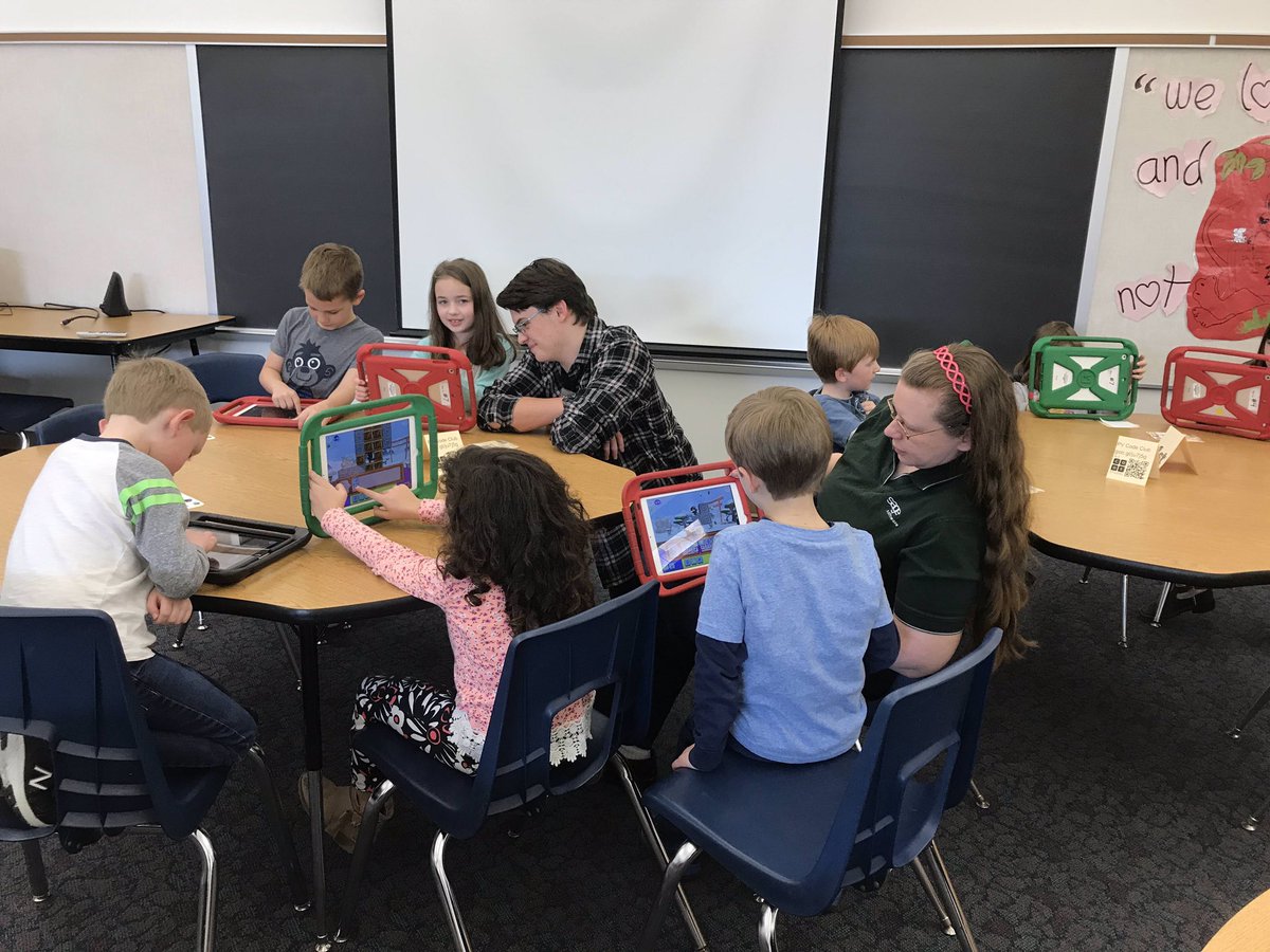 EdTechSmith's tweet photo. Wrapped up our final code club @pvelemschool #rlcodes #problemsolvers #futureready @bitsbox @codesparkapp @codeorg https://t.co/gHxVCNYWNn