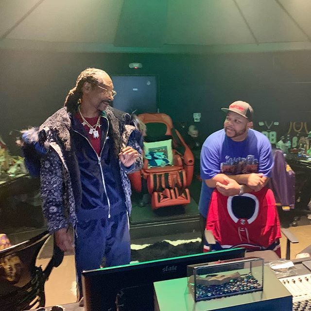 DAEONE's tweet image. Snoop: "Dae your beats harder then a Muthafucka!" Me: "Man im honored to be able to work with a Legend like your self"
Snoop: "You on your way to Legendary status, Your Doing it!" (These are moments I dont take for granted) 🙏🏽 Thank you Lord! ift.tt/2URfXd6