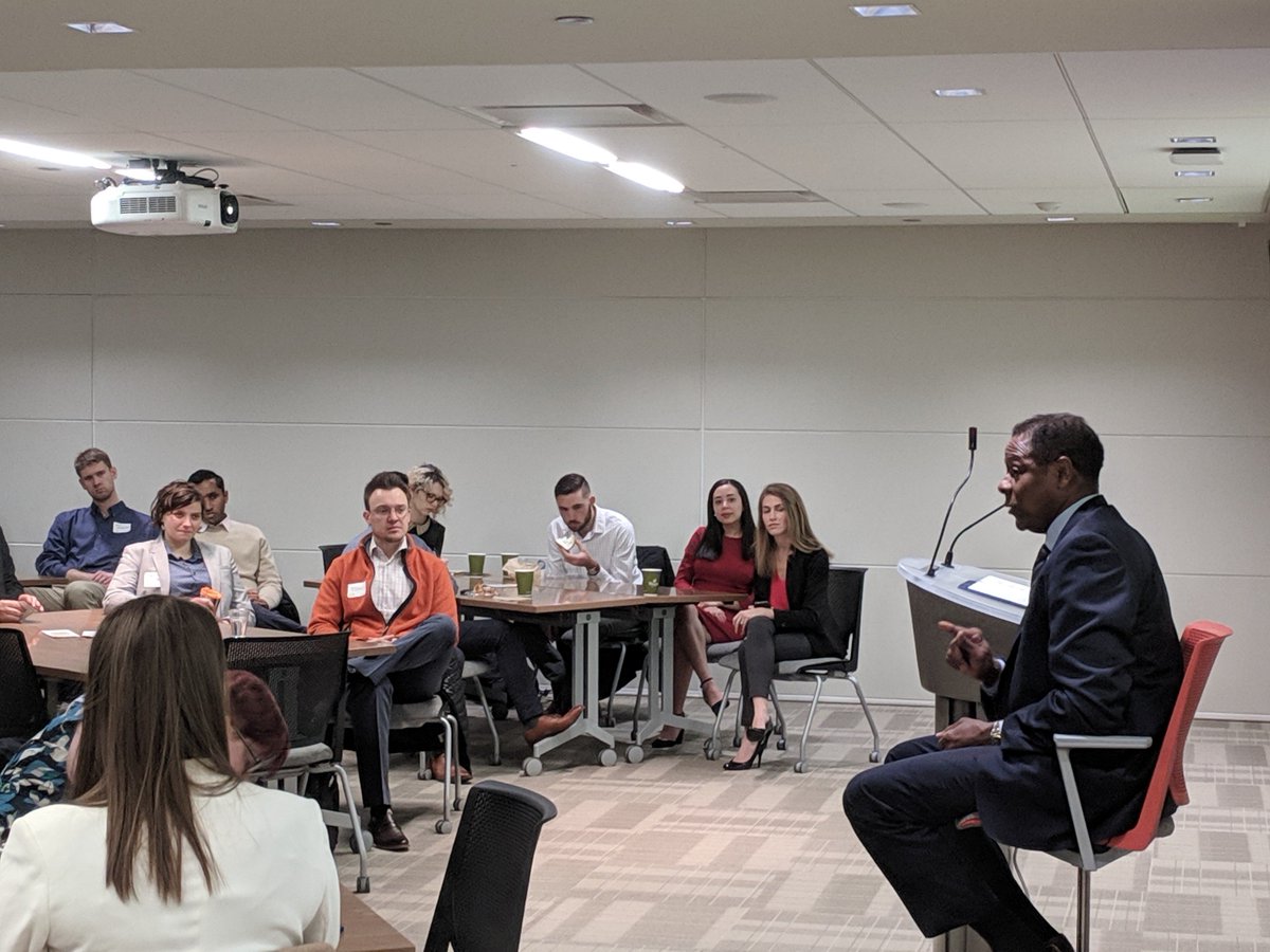 unitedwaychi's tweet photo. Thanks to all who came out to Young Leaders United's CEO Chat this morning! We enjoyed learning about business and philanthropy from Charles Matthews of People's Energy.  #YLU #LIVEUNITED https://t.co/b9bDEy8yi7