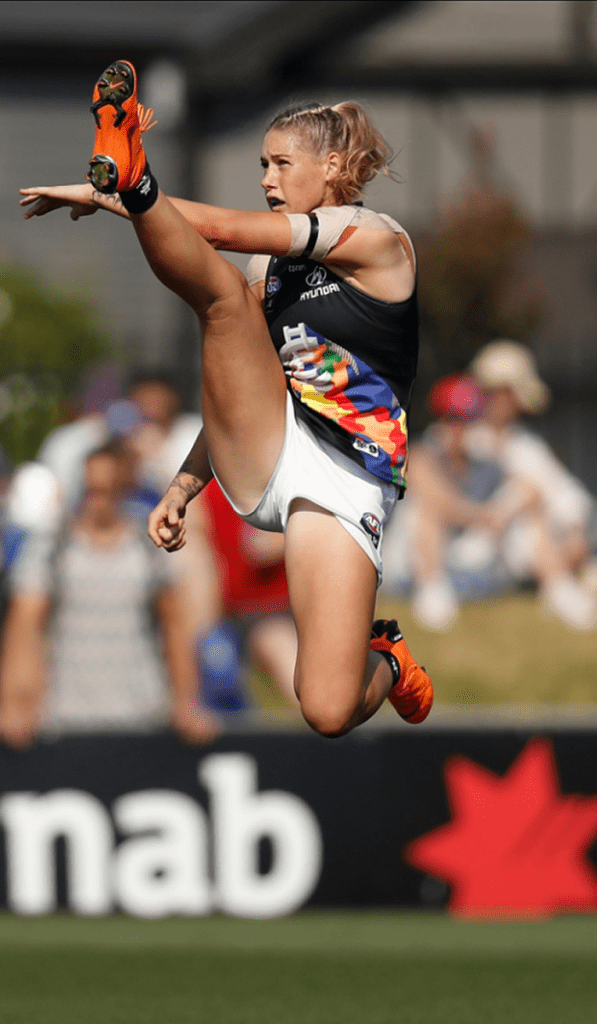 La imagen que le desató un infierno: futbolista australiana es víctima de acoso en redes sociales fastproducciones.com/index.php/2019…