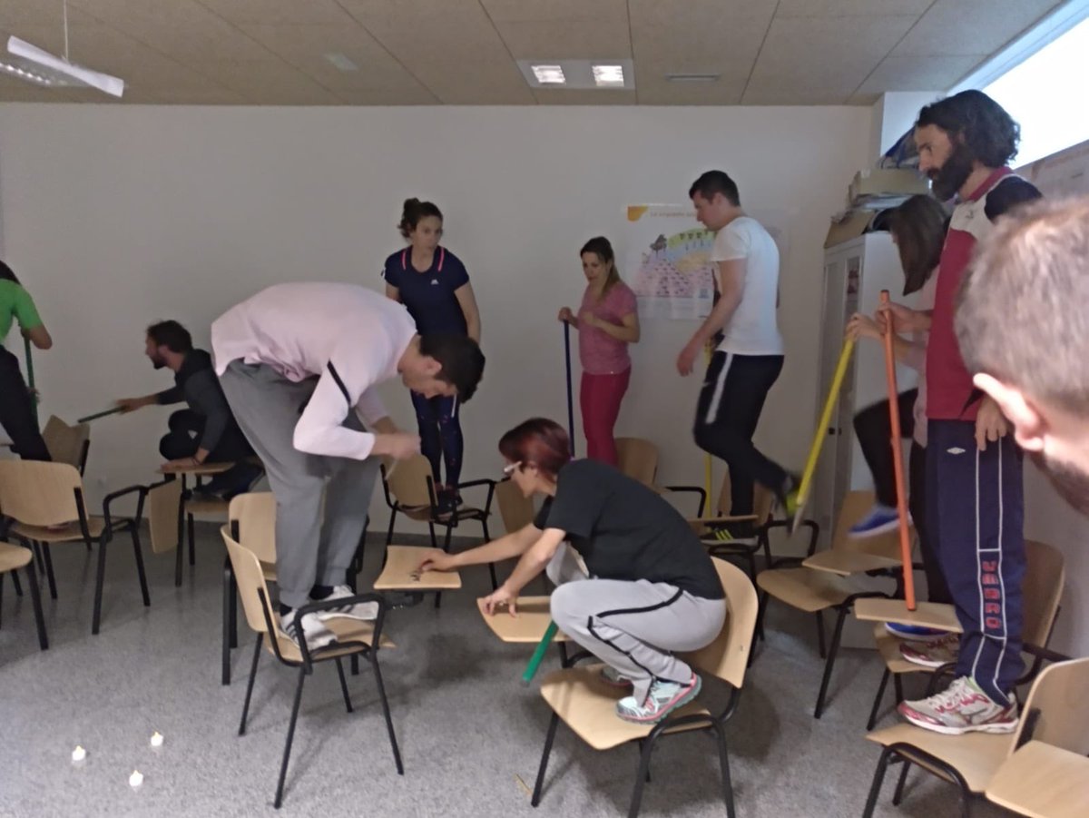 efperiencias's tweet photo. Una hora para escapar y conseguir una hora +de EF...conseguido Gracias al trabajo cooperativo. https://t.co/JBPhWqW9fx