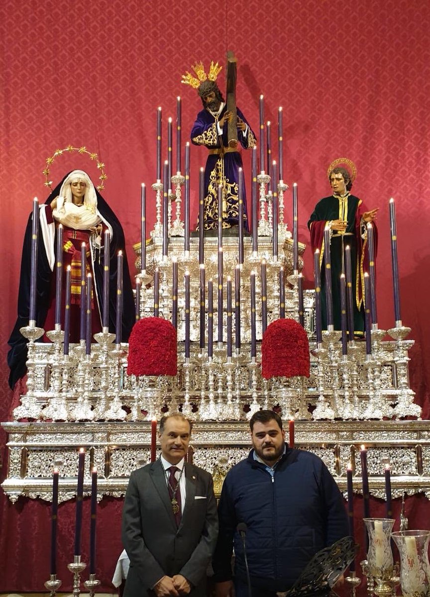 NtroJesus's tweet photo. 📣 COMUNICADO

La Junta de Gobierno reunida en Cabildo de Ofíciales, decidió designar a Floristería Pablo Martínez encargada del exorno floral para la Semana Santa de 2019. https://t.co/fahdF63jDs