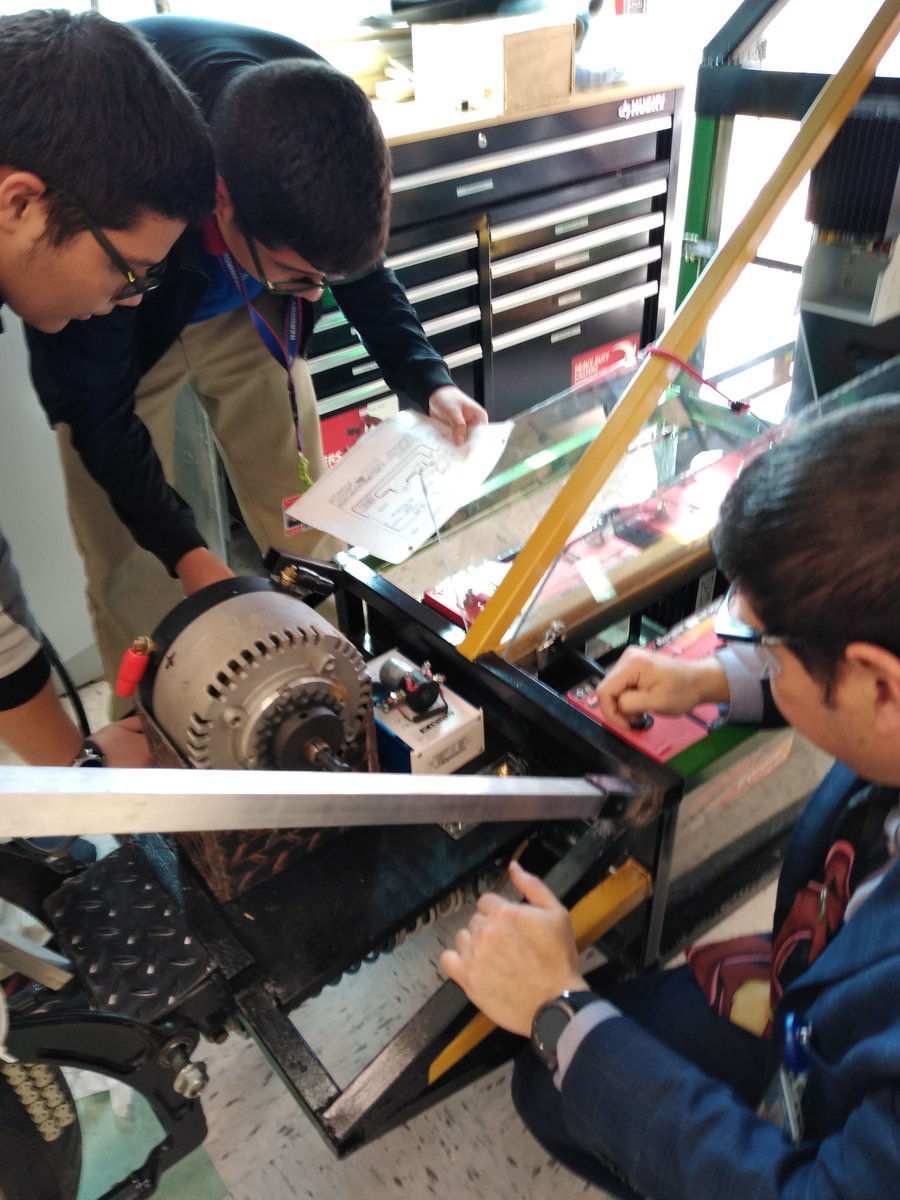 HarmonicsSolar's tweet photo. Installing the fuses #harmonypublicschools #solarcar #brownsvilletx #brownsvillesolar #teamwork F.C. https://t.co/c2i8DNahV2