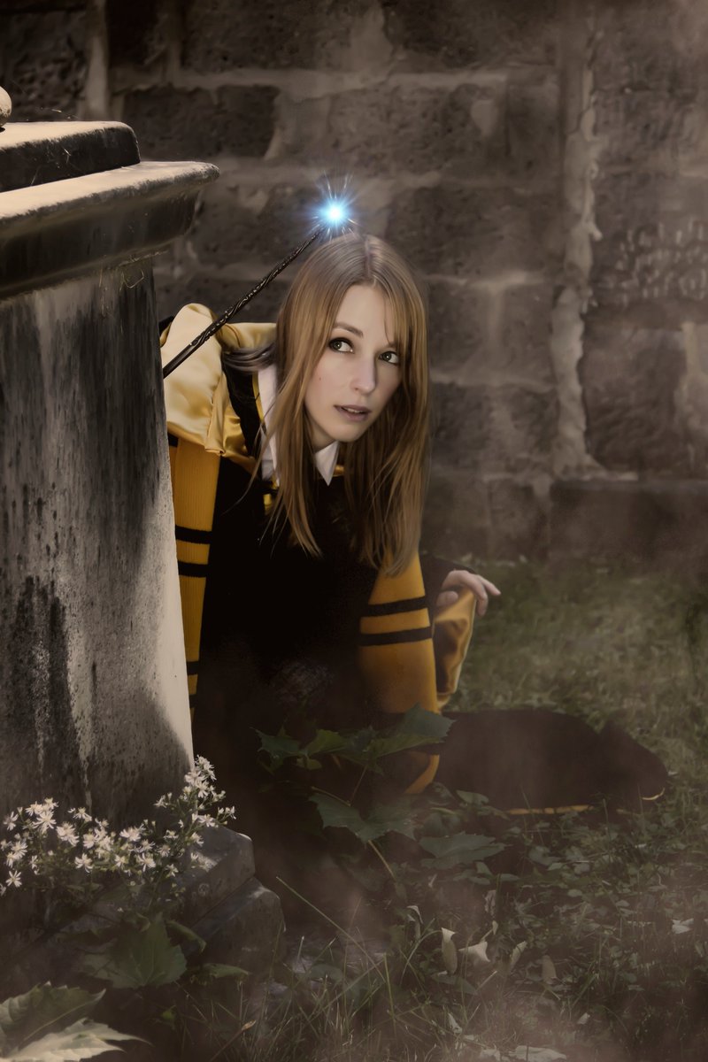 SheyaChan's tweet photo. ⚡💫 #COSPLAY 💫⚡

Character: Hufflepuff student
From: Harry Potter

✂️ Selfmade cape
Cardigan from @lochavenint

📸 Dragonlance Photography

#Hufflepuff #HufflepuffStudent #Hogwarts #HarryPotter #HarryPotterCosplay #Wizard #HogwartsStudent #MagicWand #Magical #Patronus https://t.co/xVstrf8NYd