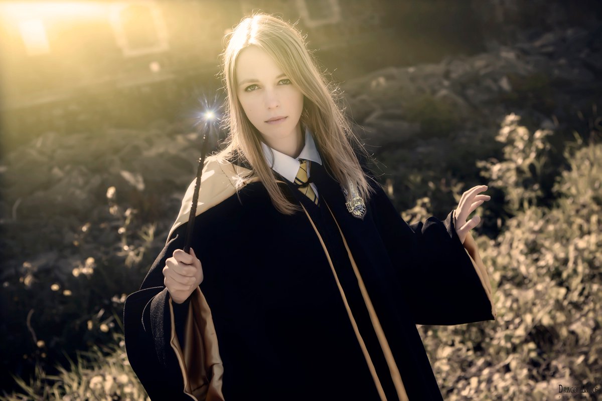 SheyaChan's tweet photo. ⚡💫 #COSPLAY 💫⚡

Character: Hufflepuff student
From: Harry Potter

✂️ Selfmade cape
Cardigan from @lochavenint

📸 Dragonlance Photography

#Hufflepuff #HufflepuffStudent #Hogwarts #HarryPotter #HarryPotterCosplay #Wizard #HogwartsStudent #MagicWand #Magical #Patronus https://t.co/xVstrf8NYd