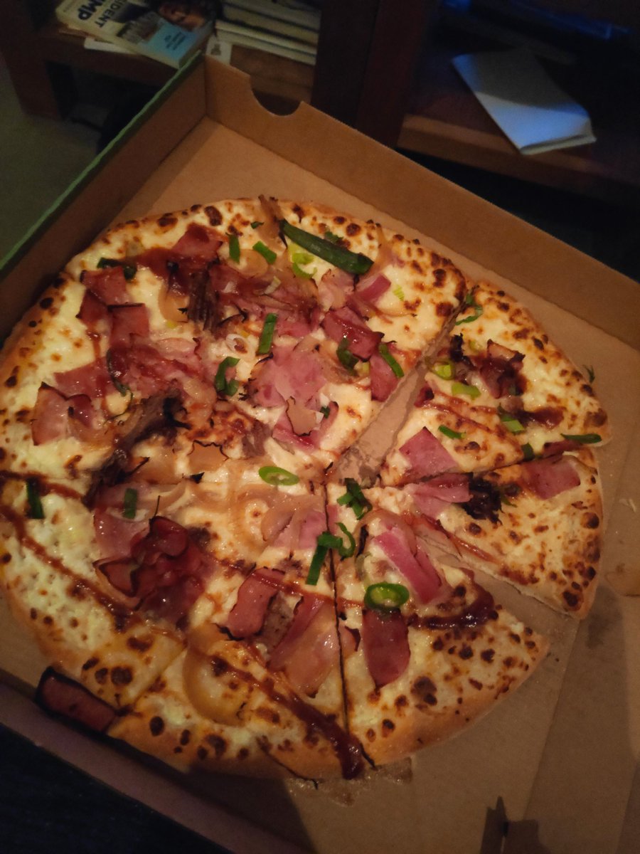 BizJelle's tweet photo. Thanks @CryptoLeee for providing me with this delicious nutritious pizza to fuel every single muscle fiber of my body with after this intense workout. Will appreciate every bite I take ❤️ https://t.co/lH45owlP2V