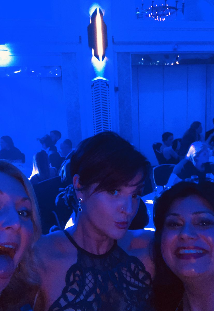 cm_charu's tweet photo. What’s happening ..hanging out with some of my favourite #recruitment mates 💁🏻💁🏻#firmawards2019 @SamRamsay1 @RachelDalboth ..#Recruitingfun https://t.co/AXFUVPf0RO