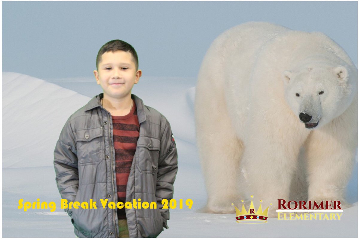 logonzal21's tweet photo. 2nd grader @RorimerRoyals in @JoseTraveler’s class start spring break early using green screen.  @Rorimeredtech #WeAreRUSD https://t.co/zkpjwfFxP0