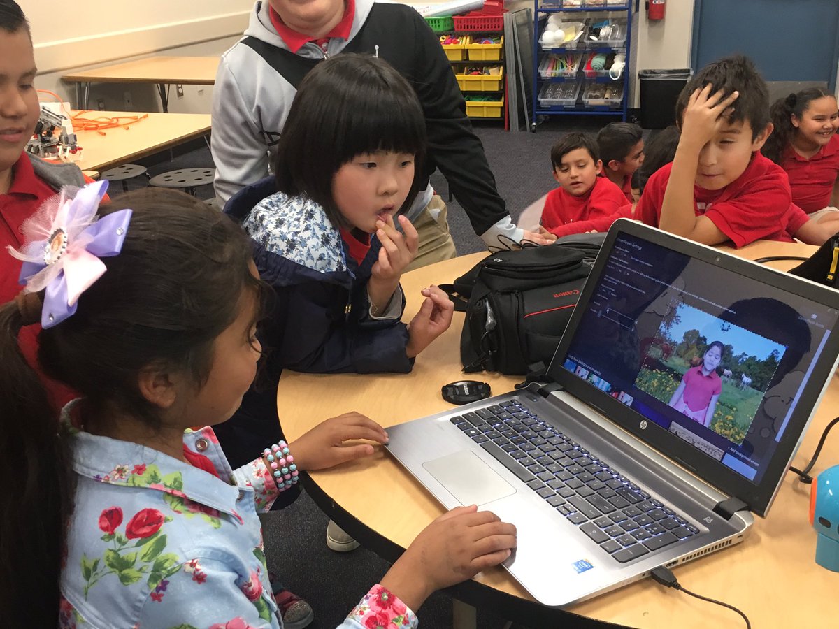 logonzal21's tweet photo. 2nd grader @RorimerRoyals in @JoseTraveler’s class start spring break early using green screen.  @Rorimeredtech #WeAreRUSD https://t.co/zkpjwfFxP0