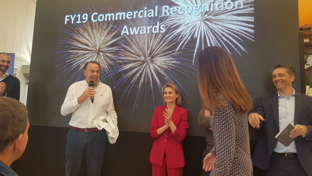 MaRodut's tweet photo. #Enhorabuena @FatimaAtDell por el reconocimiento recibido de @RicardoLabarga . #Gracias por tu contribución a @DellTech @DELLEMCSpain #FRScascade #Iwork4Dell https://t.co/19IWs8q6bU