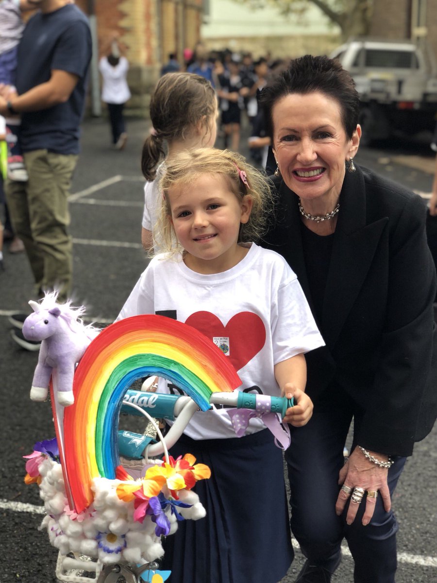 CycleStyle's tweet image. Love this! RT @CloverMoore: Lots of colourful bicycles in the Darling Public school yard this morning. #Ride2School