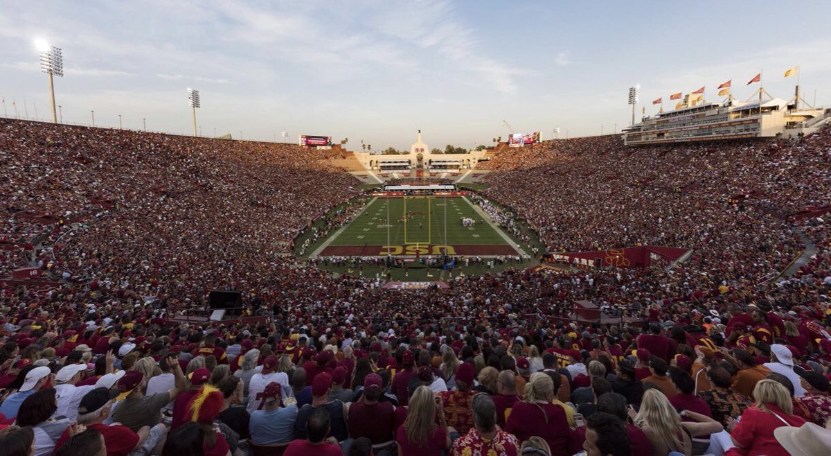 Jackson_laDuke's tweet photo. Beyond words to be able to say I’ve received an offer from my dream school. The University of Southern California!!! #FightOn ✌🏽🛑 🌴 https://t.co/s9MMrpe5kx