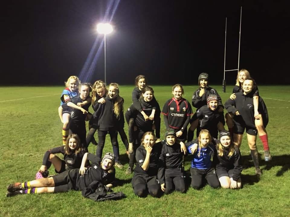 A fantastic transition session with 9 U11 girls from 4 different clubs joining our U13 girls for a taster of next season. The future is bright! @GAB_RFC @GABRFCYouth #thisgirlcan