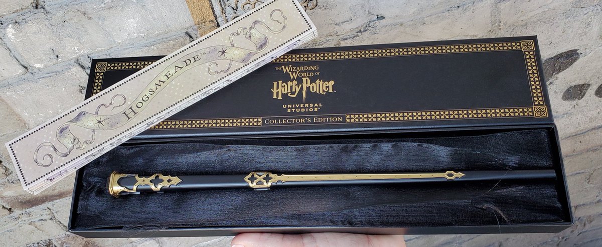 2019 Wizarding World of Harry Potter Universal Studios Parks Exclusive Limited Collector's Edition of 3,000 Interactive Wand #HarryPotter #Black #Gold