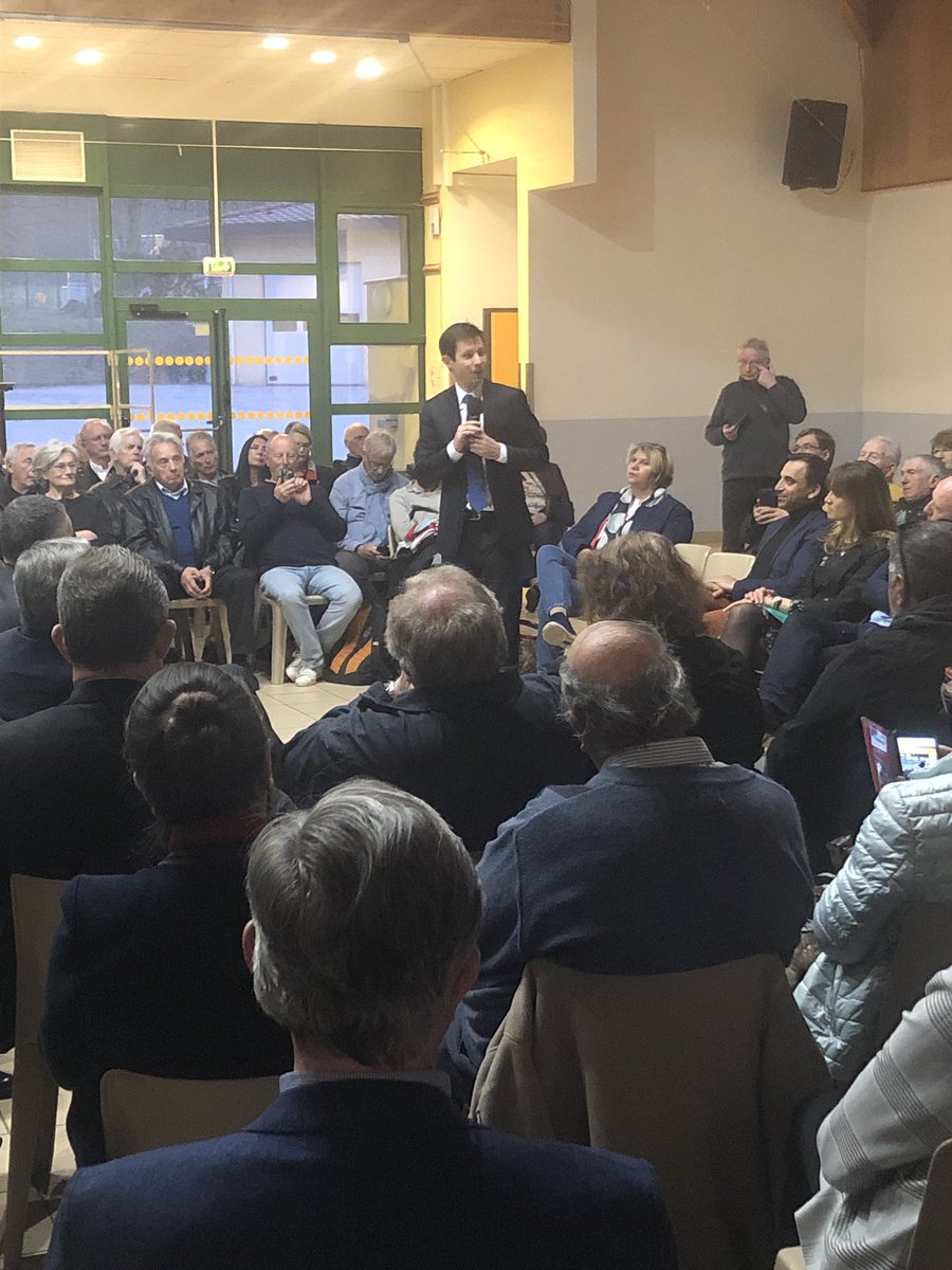 DelphineMetz's tweet photo. Très belle réunion de @fxbellamy et @ArnaudDanjean en #hautesavoie avec les militants @Republicains74 @LReurope2019 #ElectionsEuropeennes2019 https://t.co/Ccd6eo4p8b
