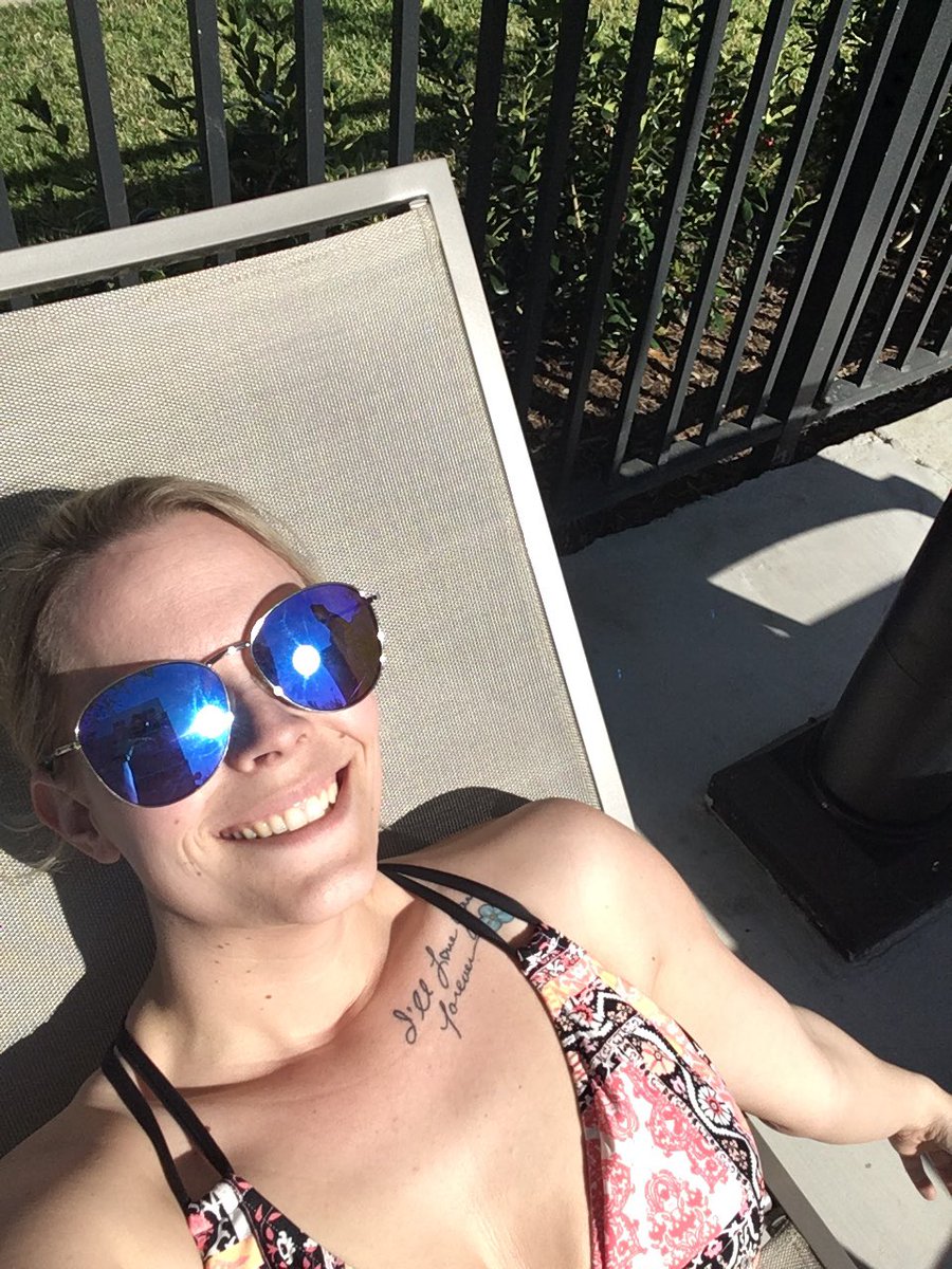 AmandaBeth84's tweet photo. Arrived in Texas and found the sun!!! https://t.co/4WshEIt3jM