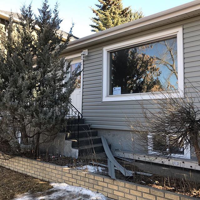MatchlessJules's tweet photo. Ignore the mess.  Certainly a great change from the previous yellow.  #yyc @fixitnowyyc #siding #vinylsiding  #parging #reno #parkdale https://t.co/hrK4c3fBoQ https://t.co/RpxQ7i6roM