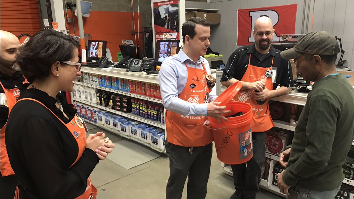 CCardelfe's tweet photo. Had a great walk with Chrystal, Ro and Jackie.. a big THANK YOU goes to team 903, for all that you do!! Could not ask for a better team!!! https://t.co/JTUkSePnPA
