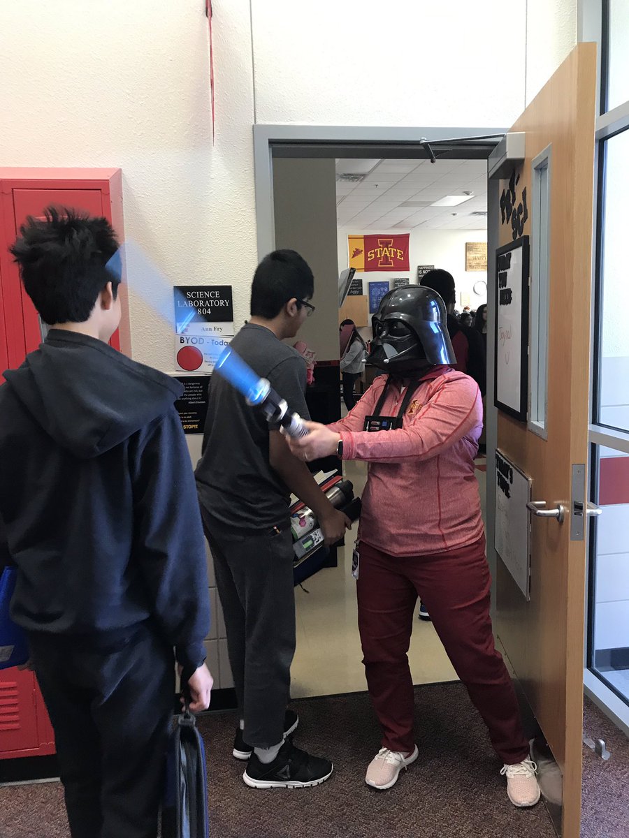 MelissaSoileau7's tweet photo. #WeAreFowler 8th grade students were greeted by Darth Vader as they start their unit on space. https://t.co/djqivcQu0R