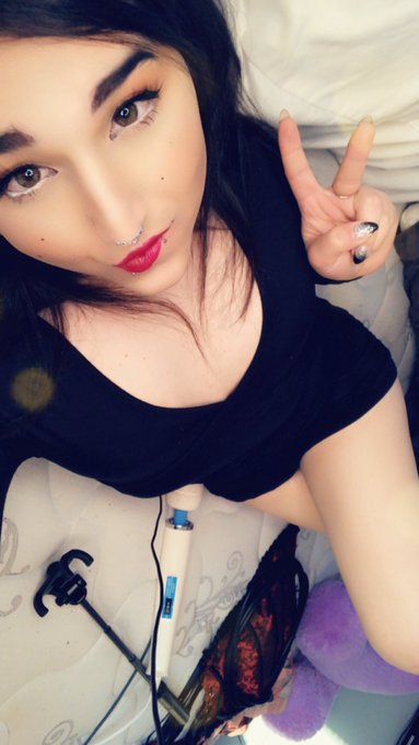 Watch EmilyRoseIV's leaked NSFW photo on TwXstars