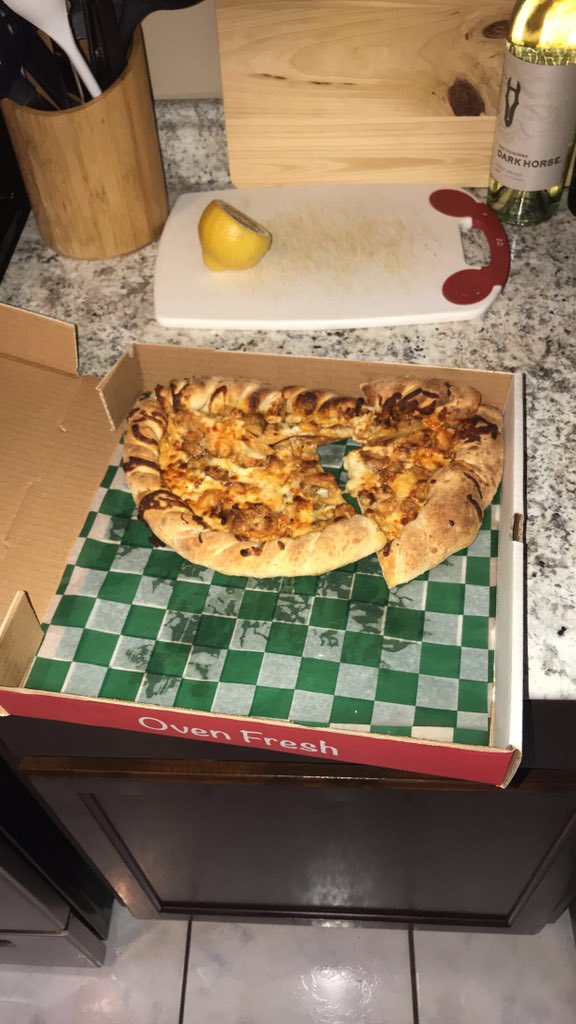 Matty_H30's tweet photo. When you order @Grubhub and this is the pizza that arrives... #dontknowwhethertolaughorcry https://t.co/lHSmN5S61L
