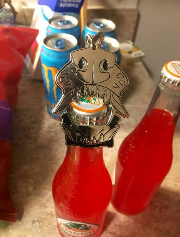 EVERYTHING IN STORE IS ONLY 15 DOLLARS FOR THE MONTH OF MARCH!! Including both bottle openers and shirts!
Get it while it's on sale✨✨
etsy.com/shop/Javahogst…
Photo courtesy of Katy (Wynter) for the bottle opener
#shirtsale #furryfandom #bottleopener #furryart