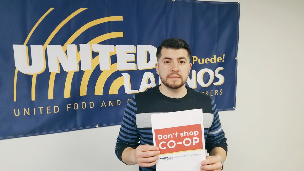 Great show of support by the <a href="/UnitedUfcw/">UFCWUnitedLatinos</a> for the the courageous  <a href="/UFCWCanada1400/">UFCW Local 1400</a> members fighting for pay equity in #Saskatchewan #solidarity #unionstrong #1u